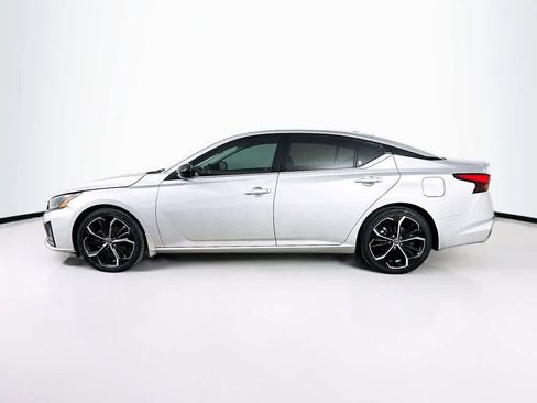 Used 2023 Nissan Altima 2.5 SR w/ SR Premium Package FWD image 3