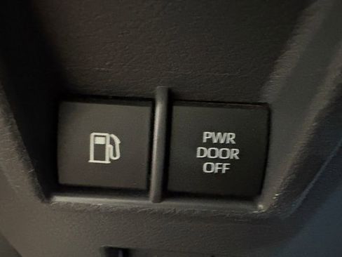 Used 2021 Toyota Sienna LE image 12