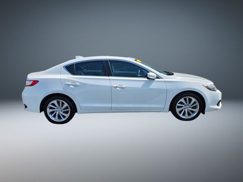 Used 2016 Acura ILX image 2