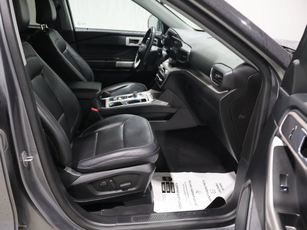 Used 2024 Ford Explorer XLT w/ Equipment Group 202A AWD/4WD image 23