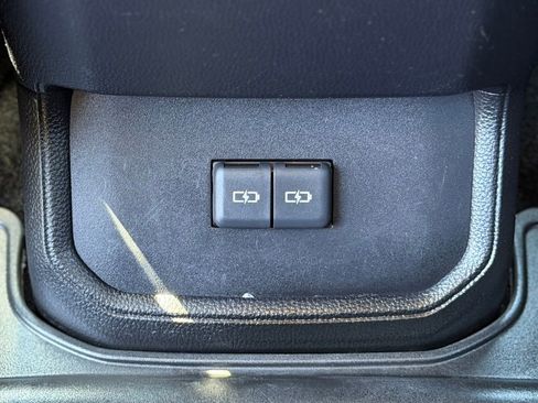 Used 2023 Toyota Highlander LE AWD/4WD image 12