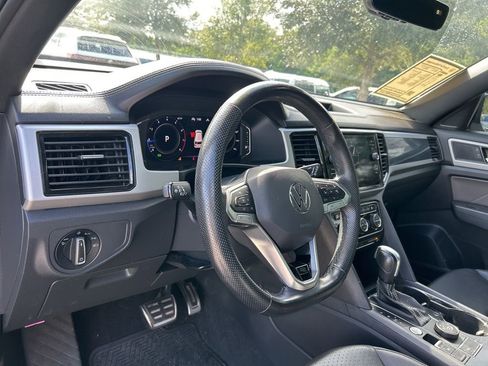 Used 2022 Volkswagen Atlas Cross Sport SEL R-Line image 17