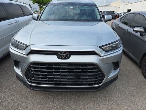 Used 2024 Toyota Grand Highlander FWD image 2