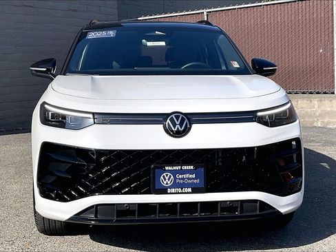 Certified 2025 Volkswagen Tiguan SE R-Line AWD/4WD image 2