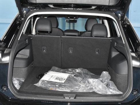 Certified 2026 Volkswagen Tiguan SE w/ Panoramic Sunroof Package AWD/4WD image 24