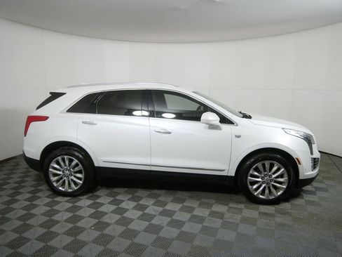 Used 2019 Cadillac XT5 Platinum image 2