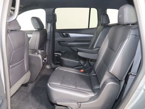 Used 2025 Buick Enclave Sport Touring FWD image 48