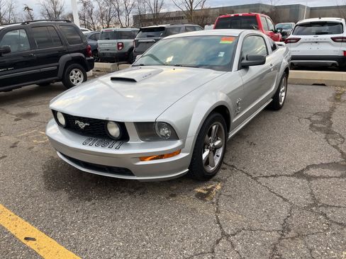 Used 2009 Ford Mustang GT image 1