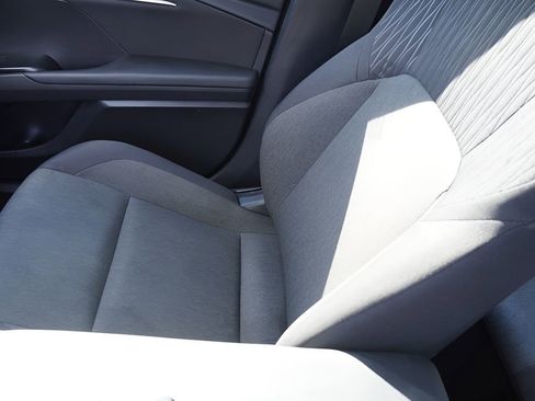 Used 2025 Toyota Camry LE image 28