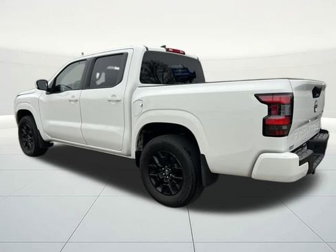 Used 2022 Nissan Frontier SV image 3