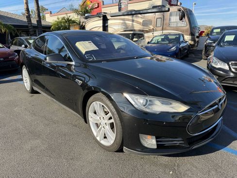 Used 2015 Tesla Model S 70 image 1