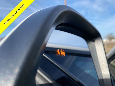 Used 2025 Chevrolet Equinox EV LT w/ Convenience Package image 15