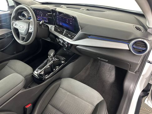 Used 2024 Chevrolet Trax LT FWD image 31