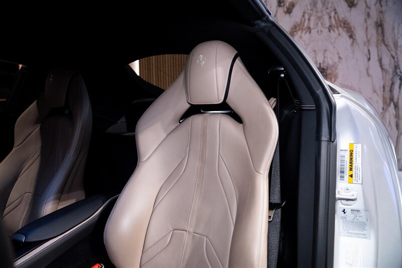 Used 2018 Ferrari 812 Superfast RWD image 19