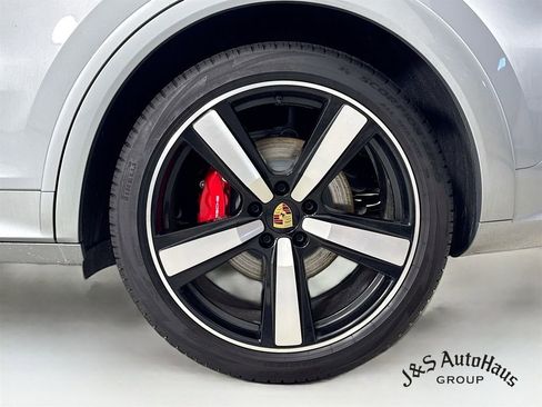 Used 2024 Porsche Cayenne S w/ Premium Package Plus (PP1) image 40