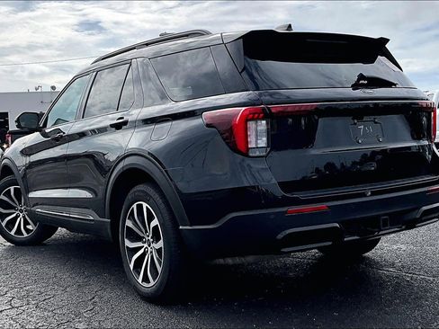 Used 2025 Ford Explorer ST-Line AWD/4WD image 5