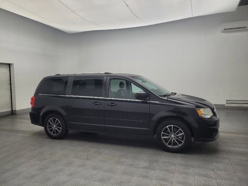 Used 2017 Dodge Grand Caravan SXT image 11