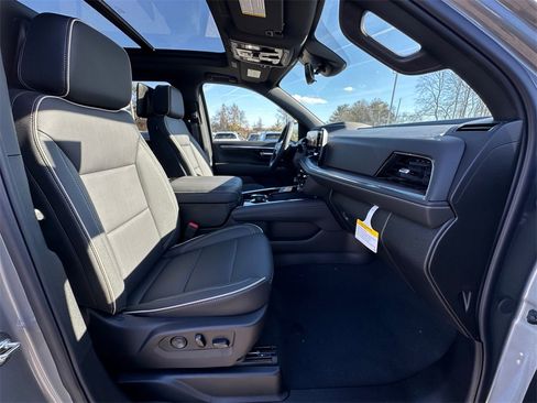 New 2026 Chevrolet Suburban Premier image 28