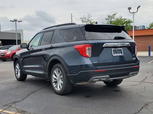 Used 2023 Ford Explorer XLT w/ Equipment Group 202A AWD/4WD image 4