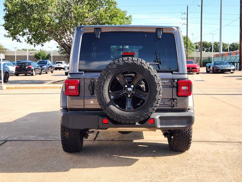 Used 2020 Jeep Wrangler Unlimited Sahara AWD/4WD image 7