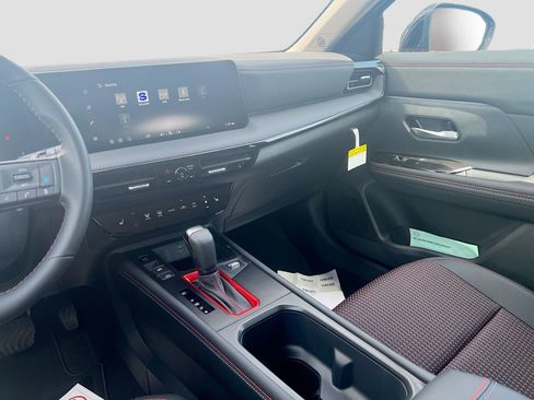 New 2026 Nissan Kicks SR FWD image 24