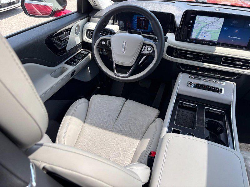 Used 2025 Lincoln Aviator Reserve w/ Equipment Group 201A AWD/4WD image 13