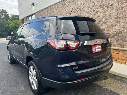 Used 2015 Chevrolet Traverse LT w/ Style and Technology Package FWD image 3