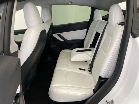 Used 2020 Tesla Model Y Long Range image 19