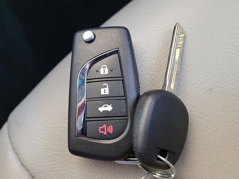 Used 2022 Toyota Camry SE image 32