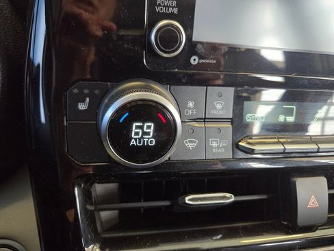 Used 2020 Toyota Highlander XLE AWD/4WD image 45