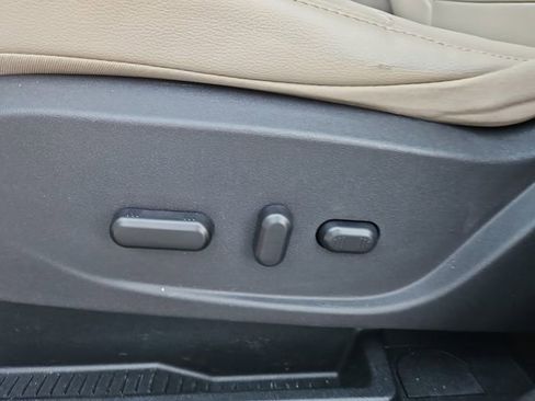 Used 2018 Ford Escape Titanium w/ Ford Safe & Smart Package image 11