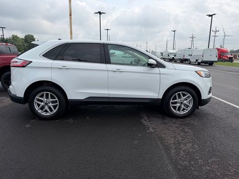 Used 2024 Ford Edge SEL w/ Convenience Package AWD/4WD image 4