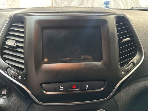 Used 2021 Jeep Cherokee Latitude Plus image 19