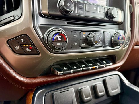 Used 2015 Chevrolet Silverado 2500 High Country w/ Duramax Plus Package AWD/4WD image 31