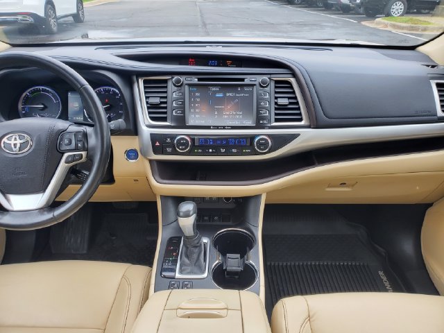 Used 2017 Toyota Highlander XLE AWD/4WD image 13