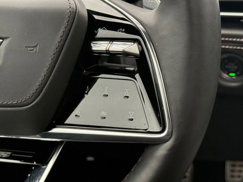 Certified 2025 Cadillac Escalade ESV V AWD/4WD image 12