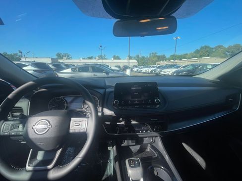 Used 2025 Nissan Rogue SV image 35