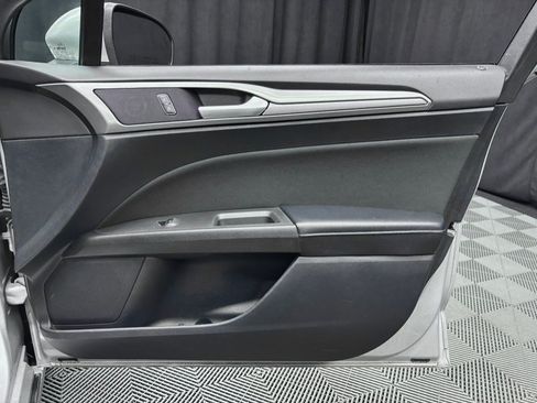 Used 2019 Ford Fusion SE FWD image 23