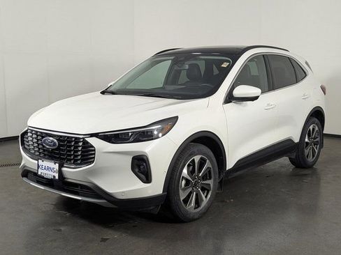 Used 2024 Ford Escape Platinum w/ Premium Technology Package image 4