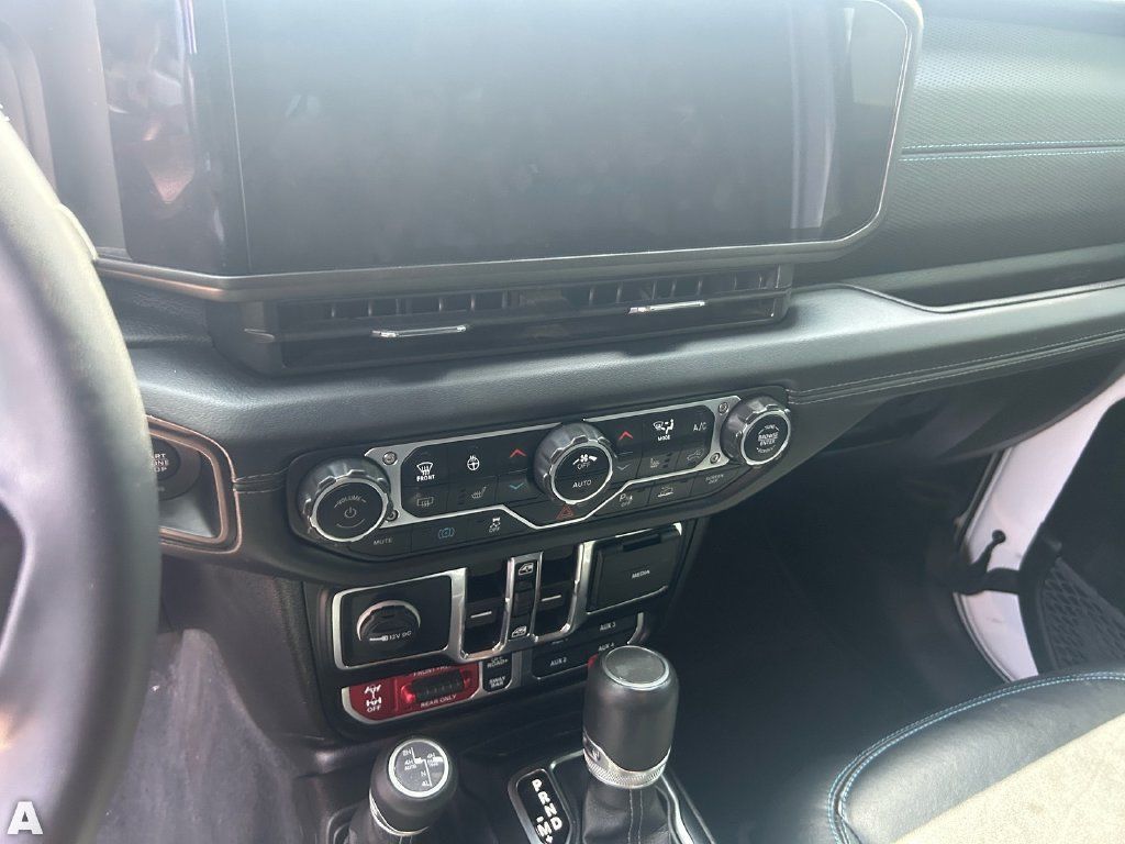 Used 2024 Jeep Wrangler Unlimited Rubicon 4xe AWD/4WD image 6