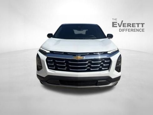 Used 2026 Chevrolet Equinox LT w/ Safety and Technology Package FWD image 2