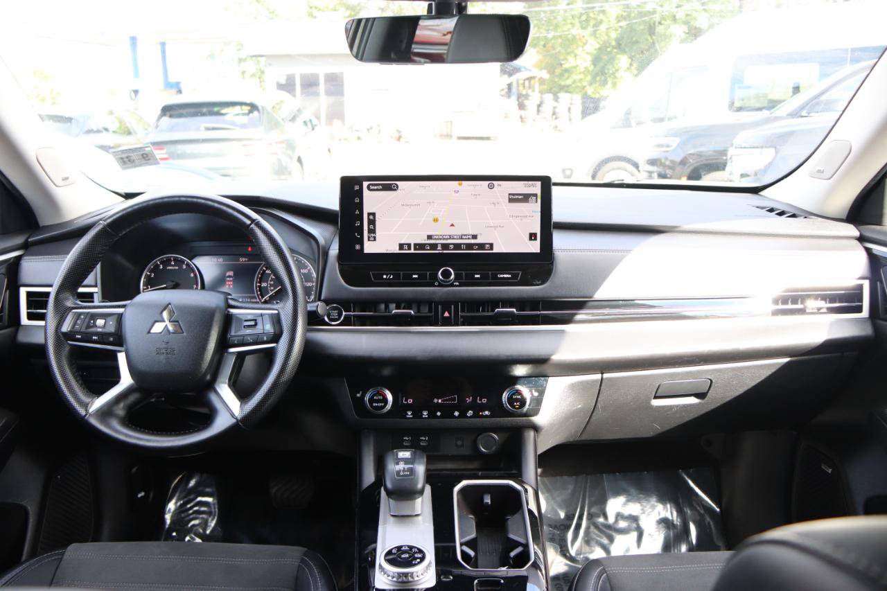 Used 2025 Mitsubishi Outlander SE FWD image 17