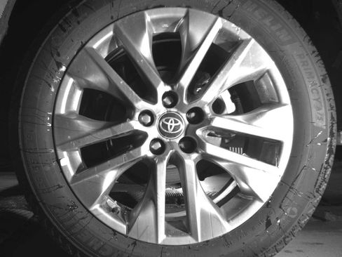 Certified 2025 Toyota RAV4 XLE Premium image 9