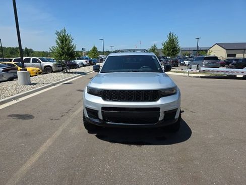 Used 2024 Jeep Grand Cherokee L Laredo w/ Luxury Tech Group I AWD/4WD image 2