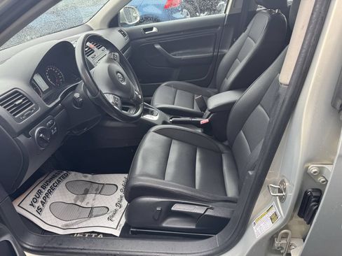 Used 2010 Volkswagen Jetta TDI FWD image 13