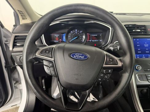 Used 2020 Ford Fusion SE FWD image 21