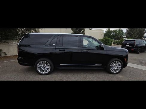 Used 2025 Cadillac Escalade ESV Premium Luxury RWD image 10