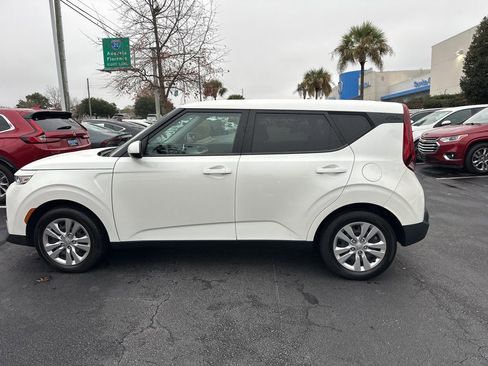 Used 2022 Kia Soul LX image 6
