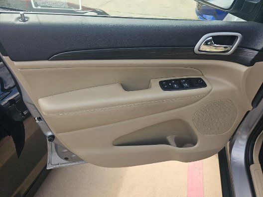 Used 2019 Jeep Grand Cherokee Laredo RWD image 12
