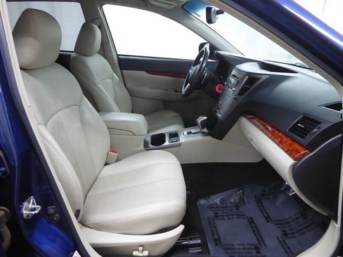Used 2010 Subaru Outback 3.6R Limited image 24